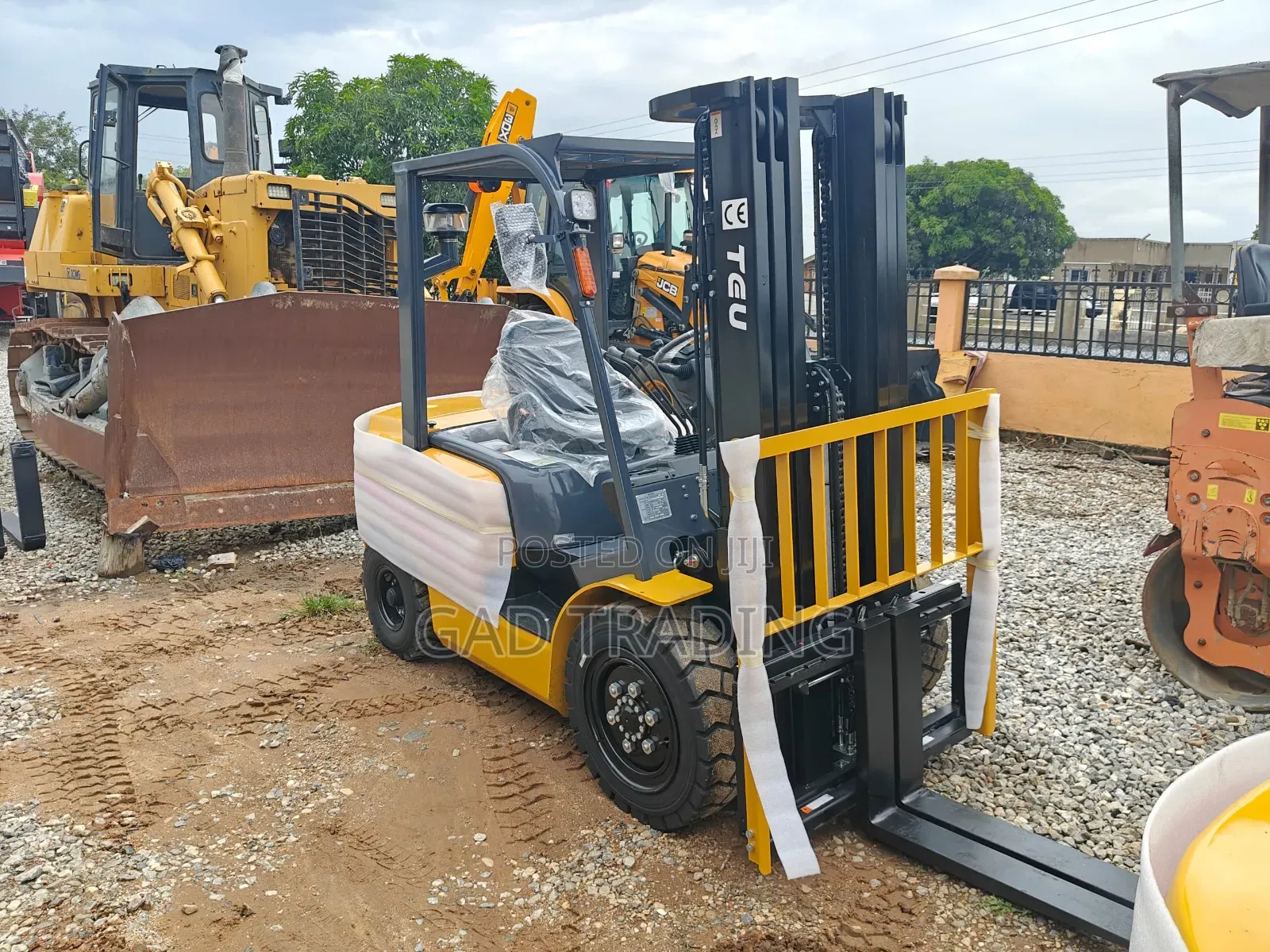 Teu Brandnew Forklift Isuzu Engine Shimadzu Hydraulic