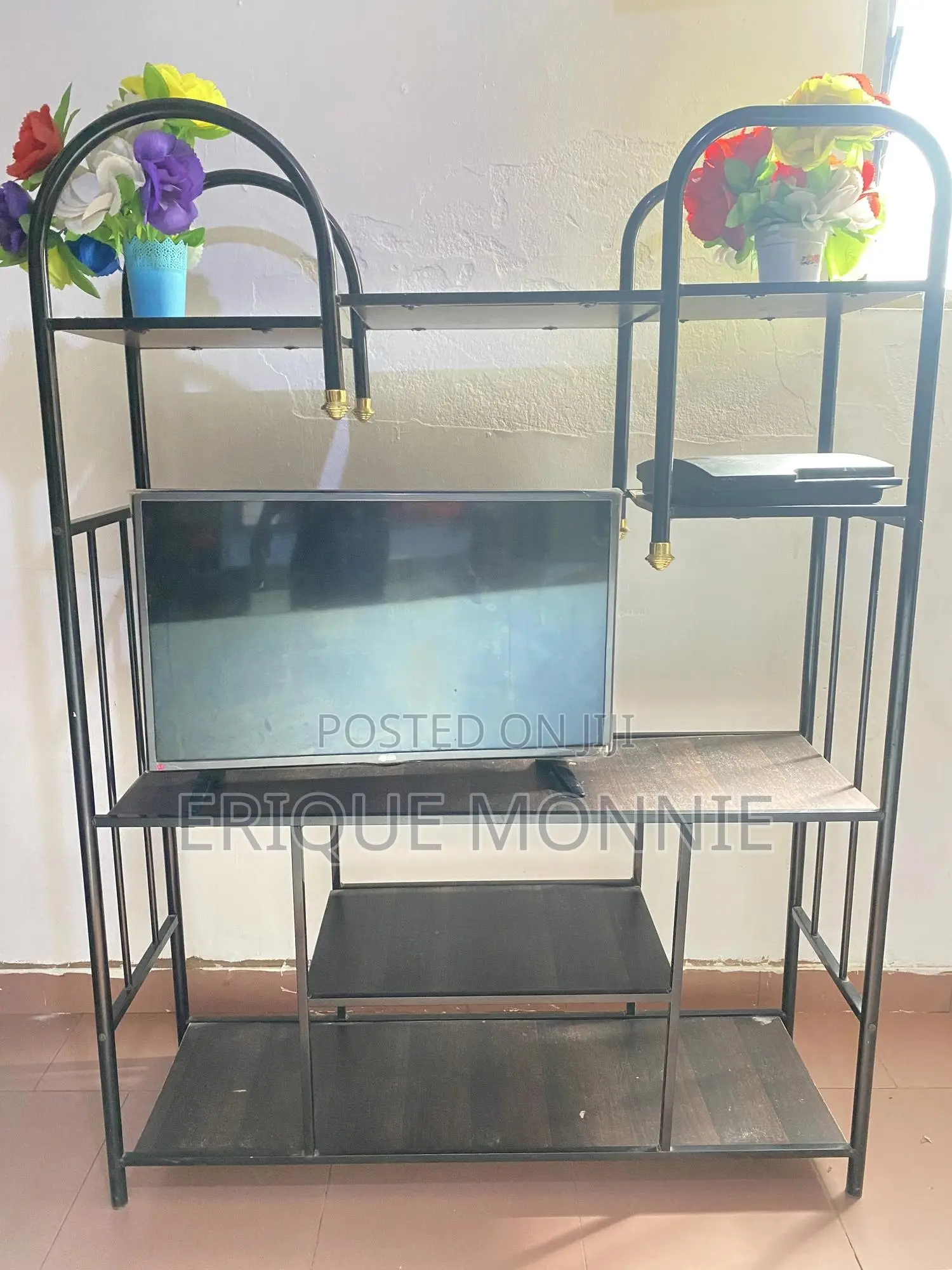 Nice Beautiful Iron Tv Stand for Sell