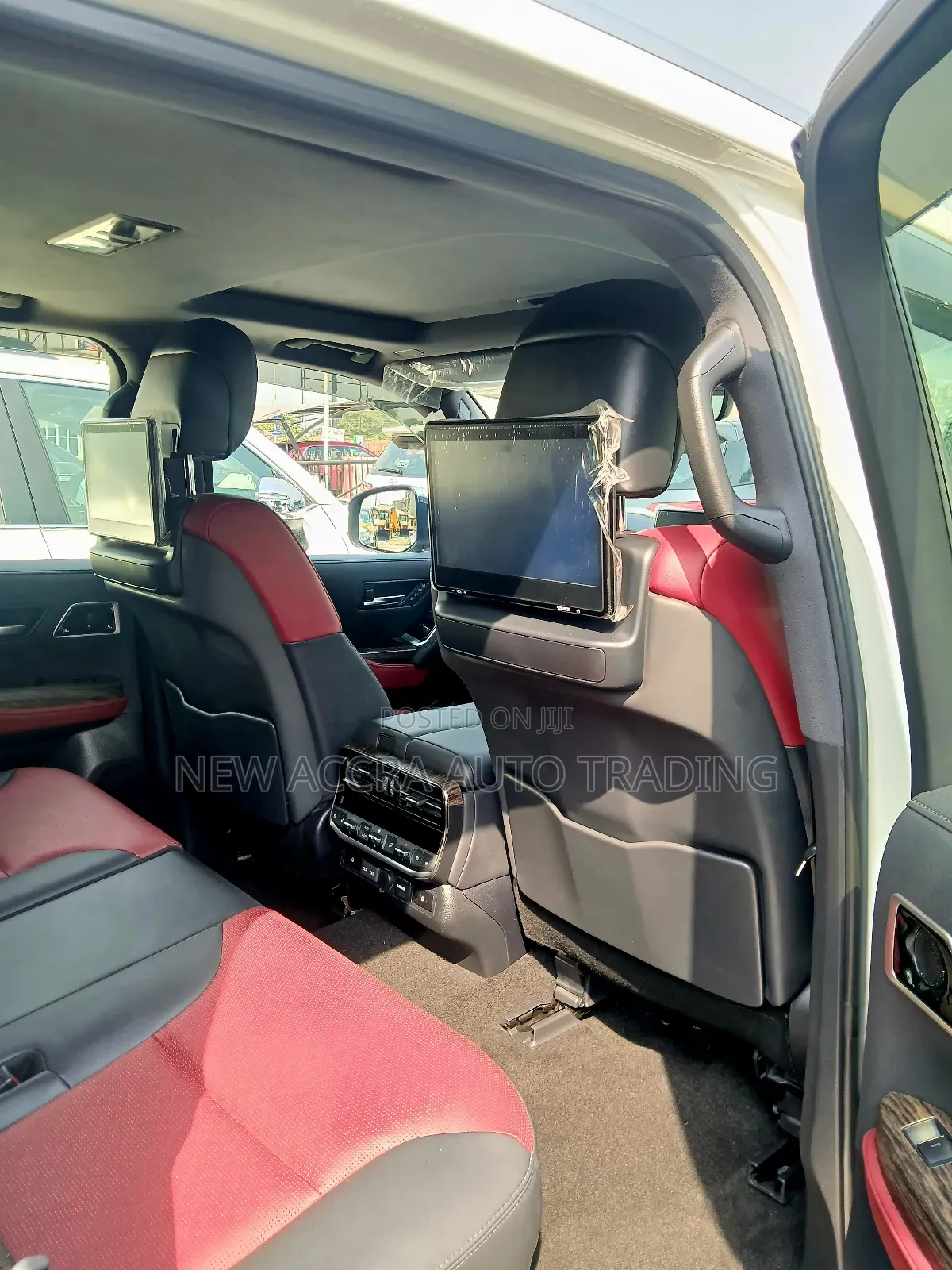 New Toyota Land Cruiser LC300 2024 White