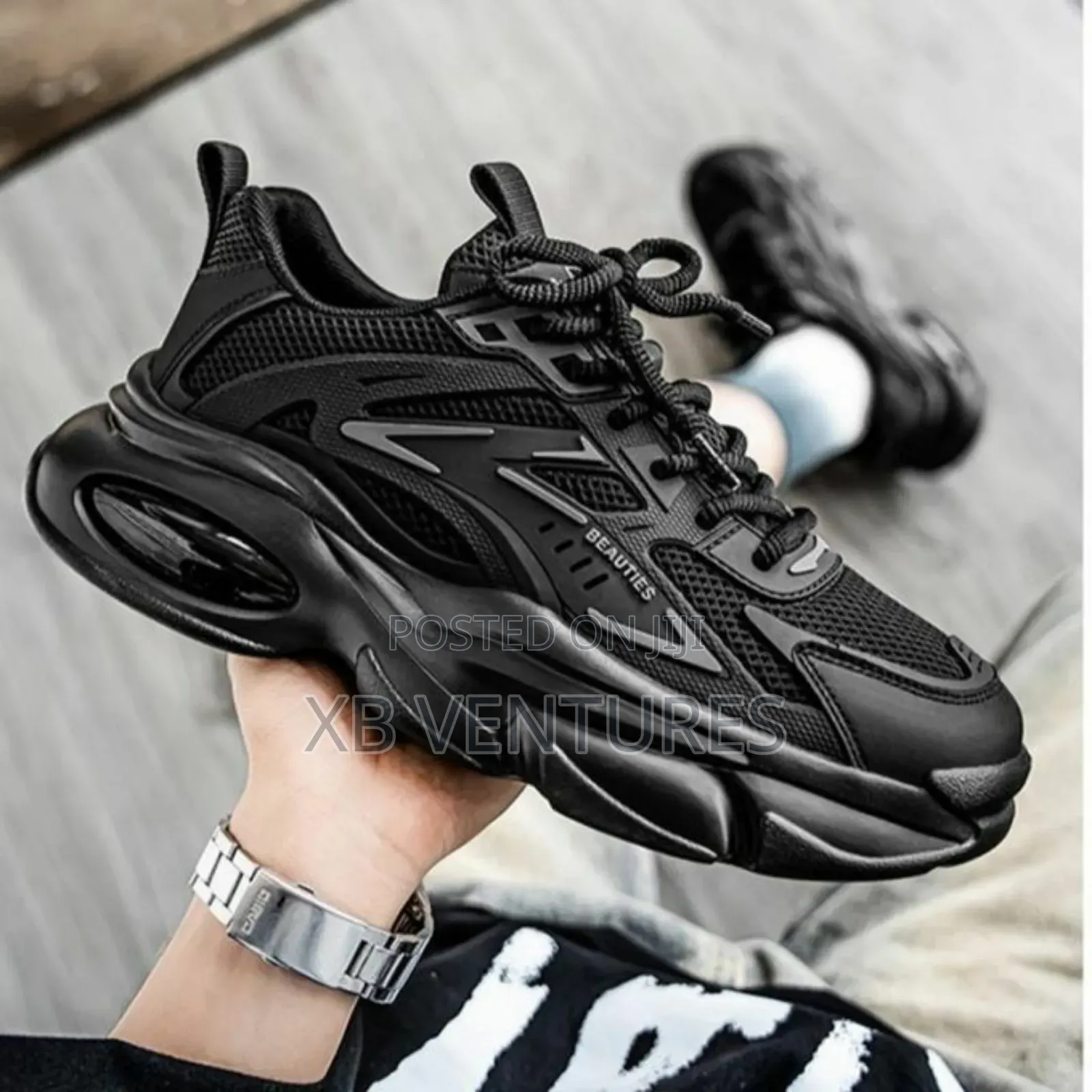 Modern Edge Fresh Design Men's Casual
Sneakers - Black