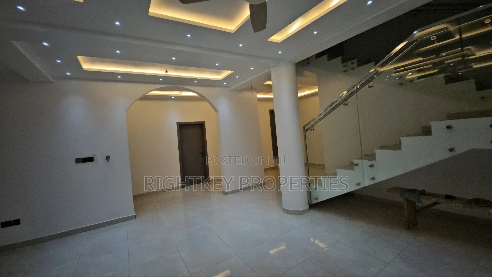 5bdrm Mansion in Santasi Kotwi, Kumasi Metropolitan for sale