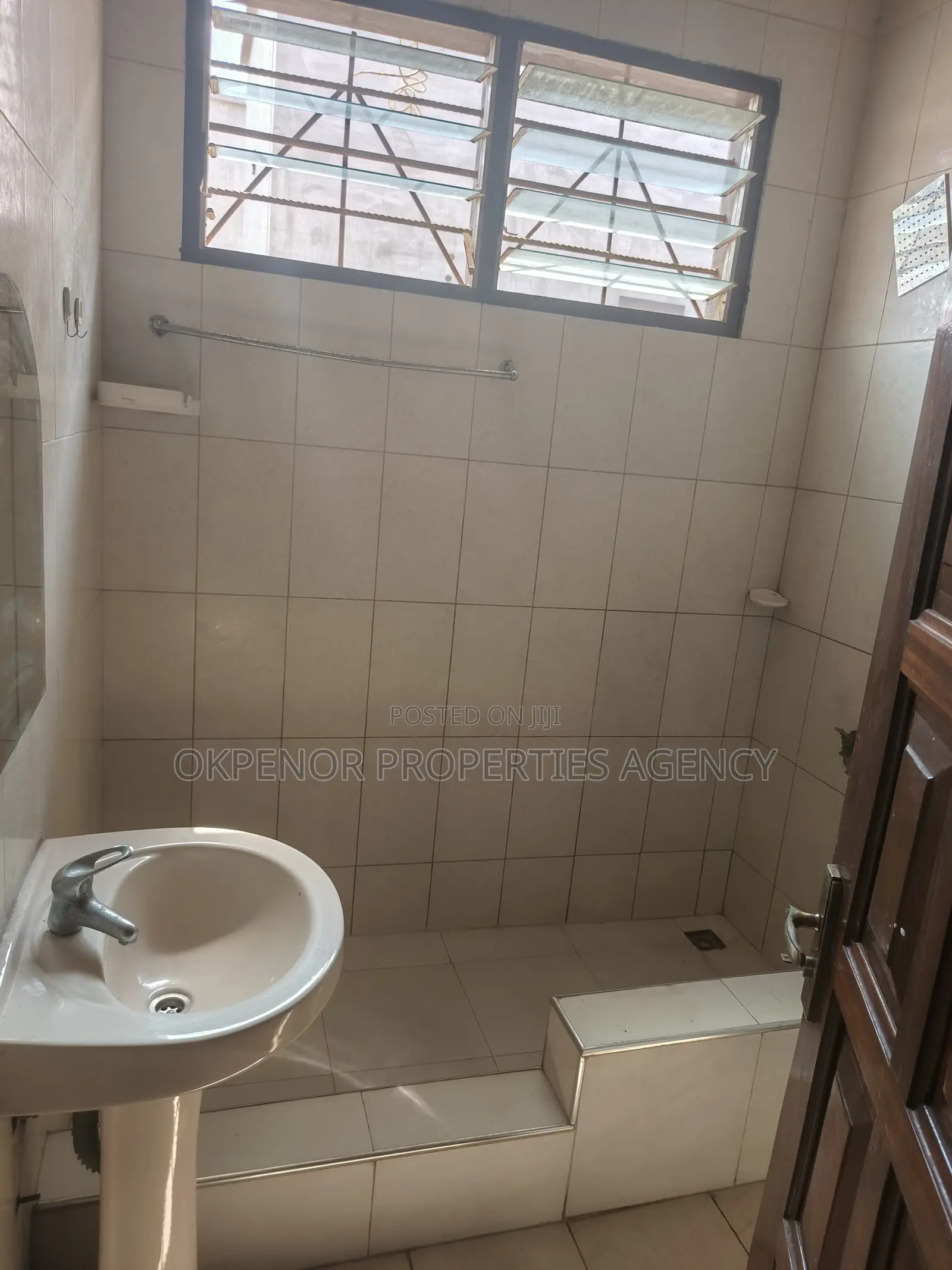 2bdrm Apartment in Dawhenya, Tema Metropolitan for rent