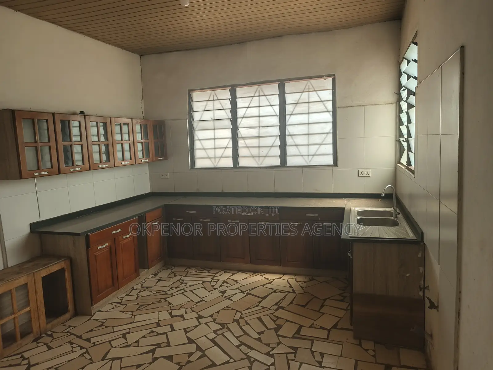 2bdrm Apartment in Dawhenya, Tema Metropolitan for rent