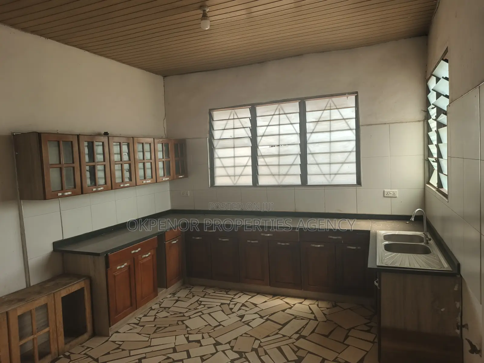 2bdrm Apartment in Dawhenya, Tema Metropolitan for rent