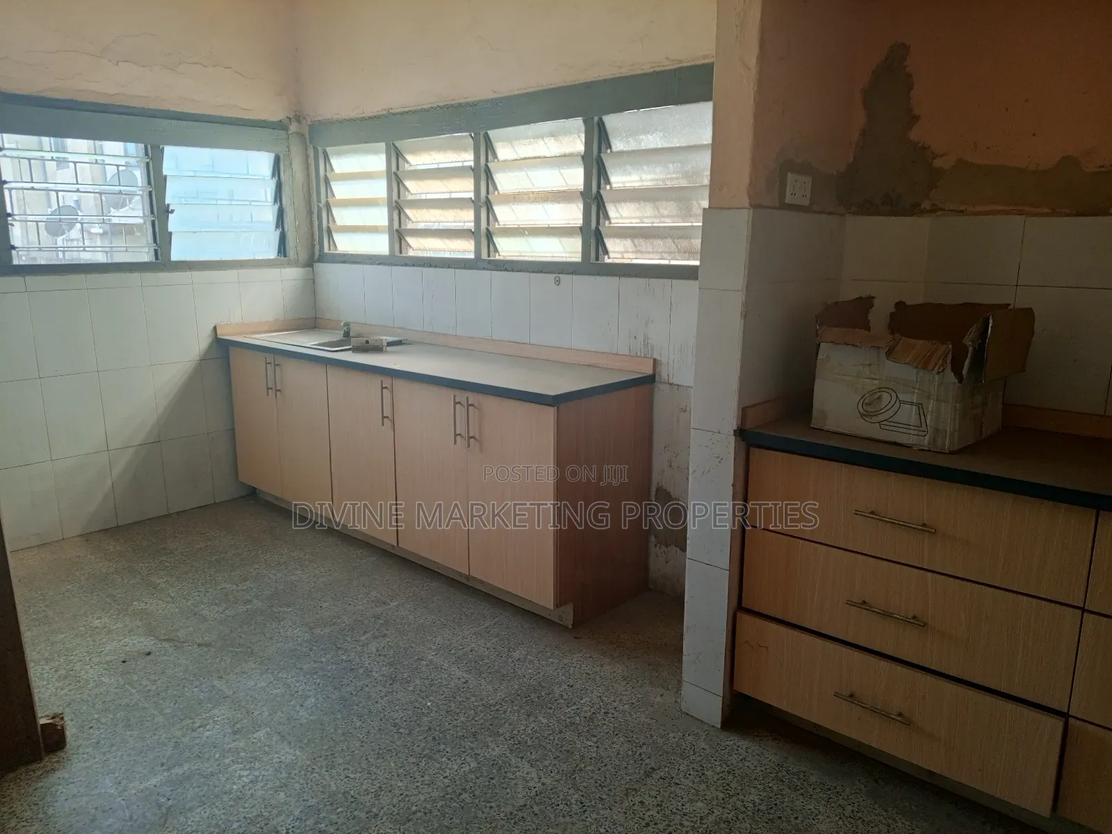8bdrm House in Opposite Gloryland, Darkuman for rent