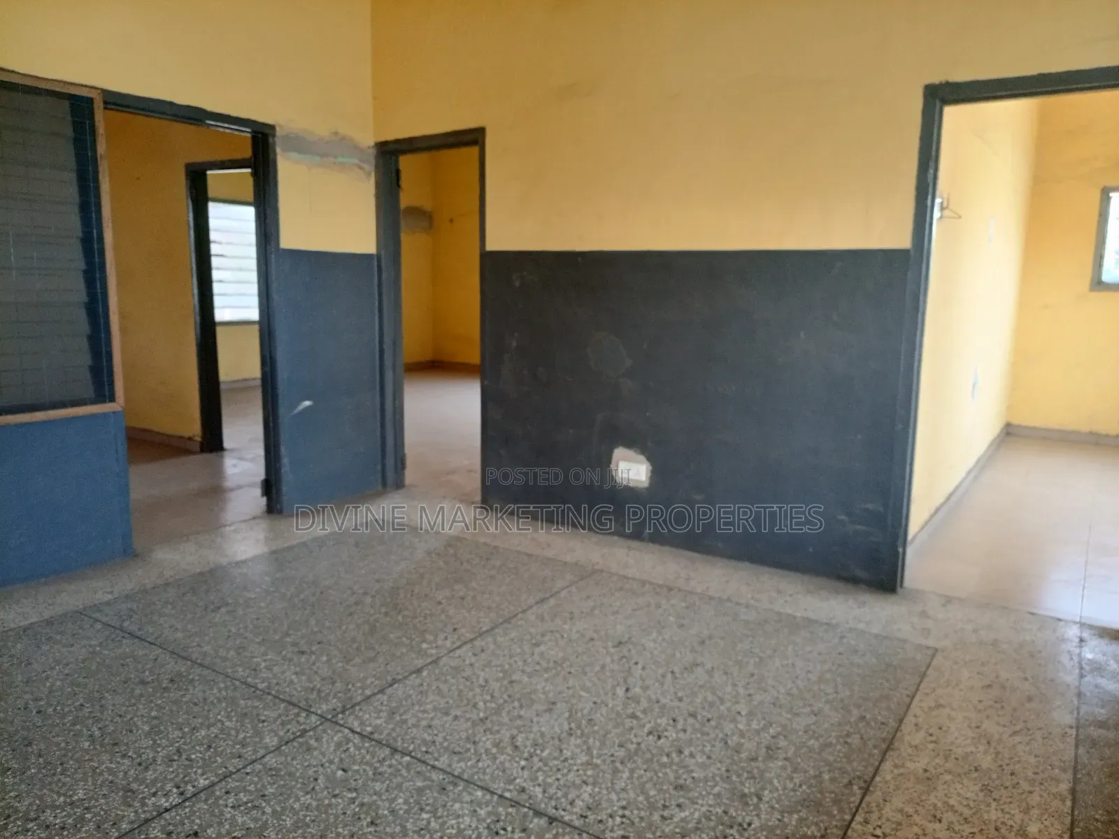 8bdrm House in Opposite Gloryland, Darkuman for rent