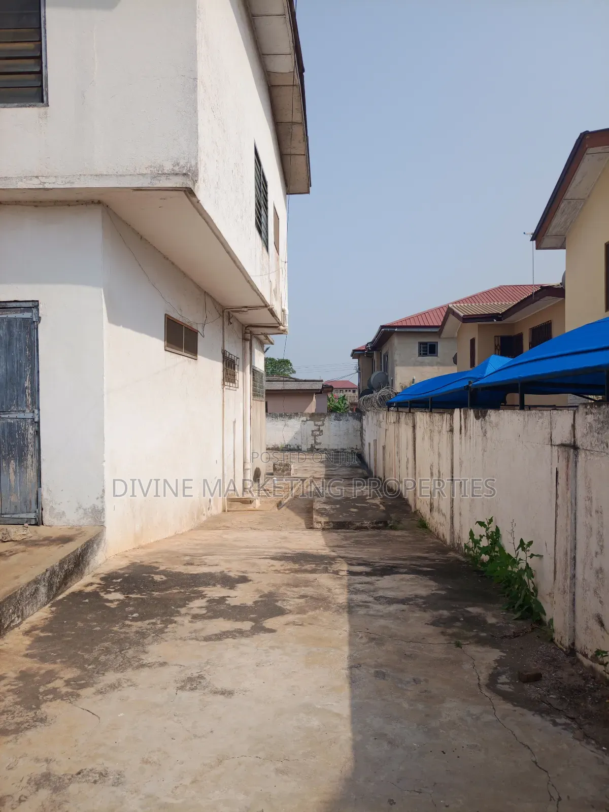 8bdrm House in Opposite Gloryland, Darkuman for rent