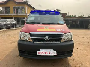 Toyota HiAce 2013 Red