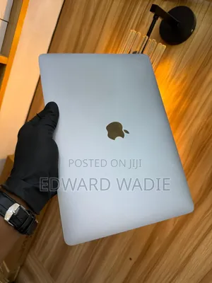 Laptop Apple MacBook Pro 2020 16GB Intel Core I5 eMMC 512GB