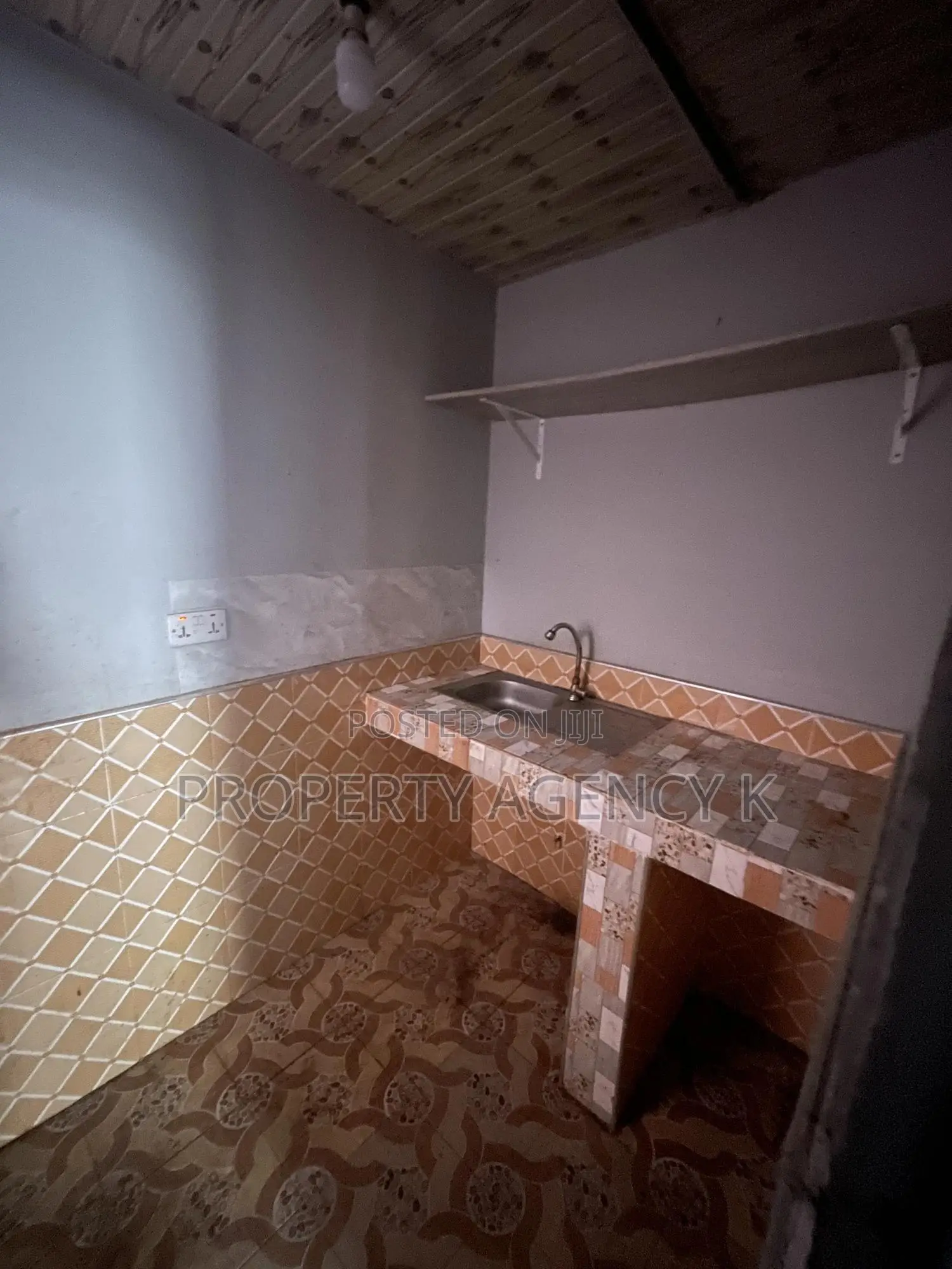 1bdrm Apartment in Kfs, West Hills Mall Area for rent