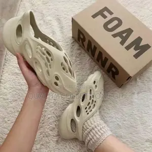 Yeezy Foam Runner Sand