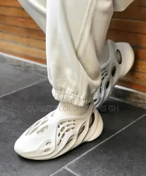 Yeezy Foam Runner Sand
