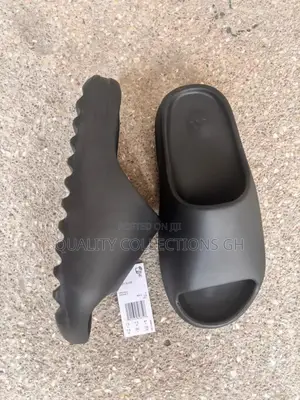 Yeezy Slides Black