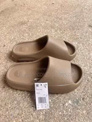 Yeezy Slides Bone