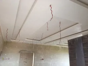 8bdrm House in Santasi Trede, Kumasi Metropolitan for sale