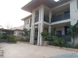 8bdrm House in Santasi Trede, Kumasi Metropolitan for sale