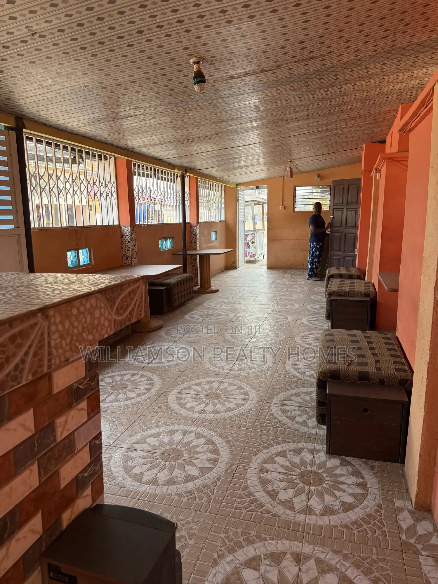 Busy Spacious Shop/Store/Showroom/Warehouse,Spintex