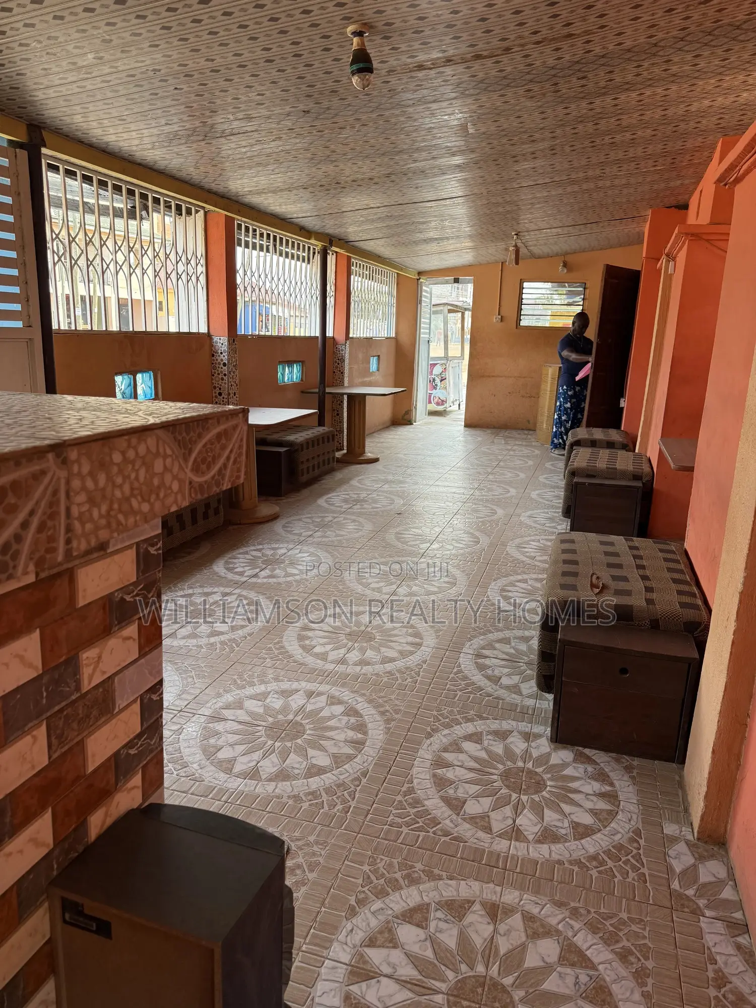 Busy Spacious Shop/Store/Showroom/Warehouse,Spintex