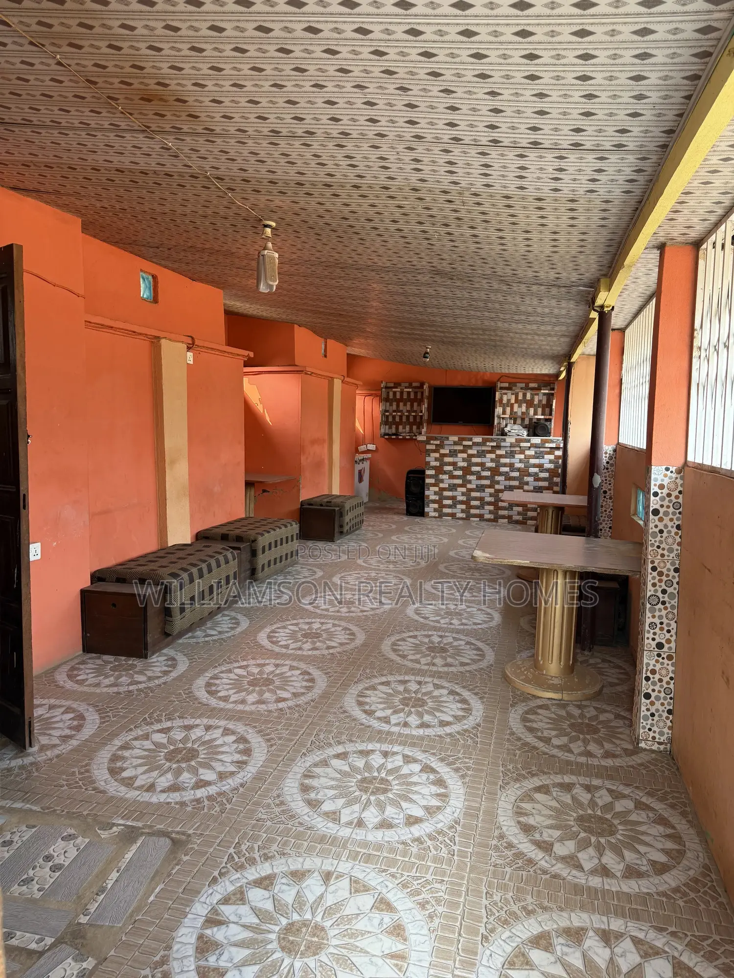 Busy Spacious Shop/Store/Showroom/Warehouse,Spintex