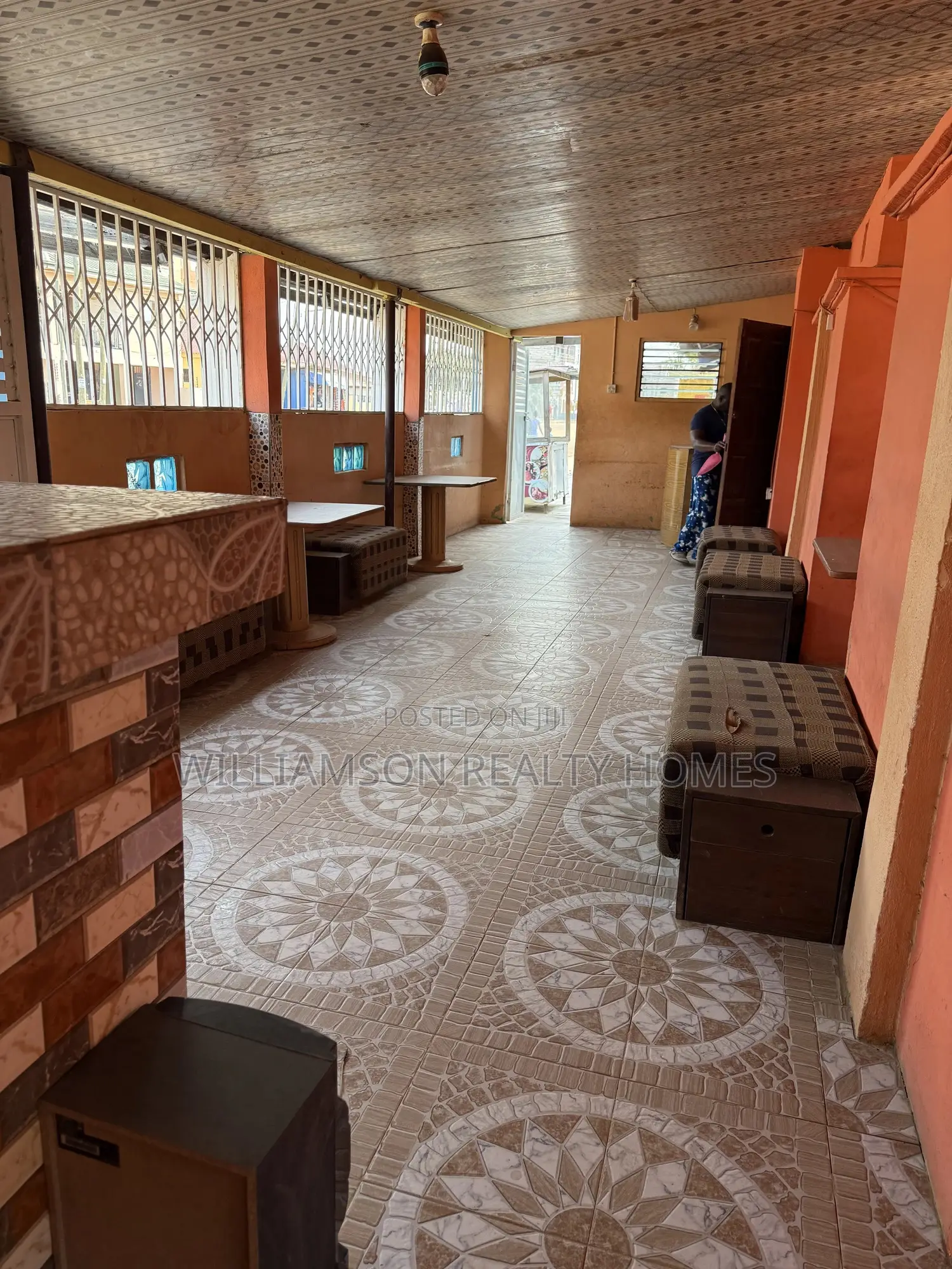 Busy Spacious Shop/Store/Showroom/Warehouse,Spintex
