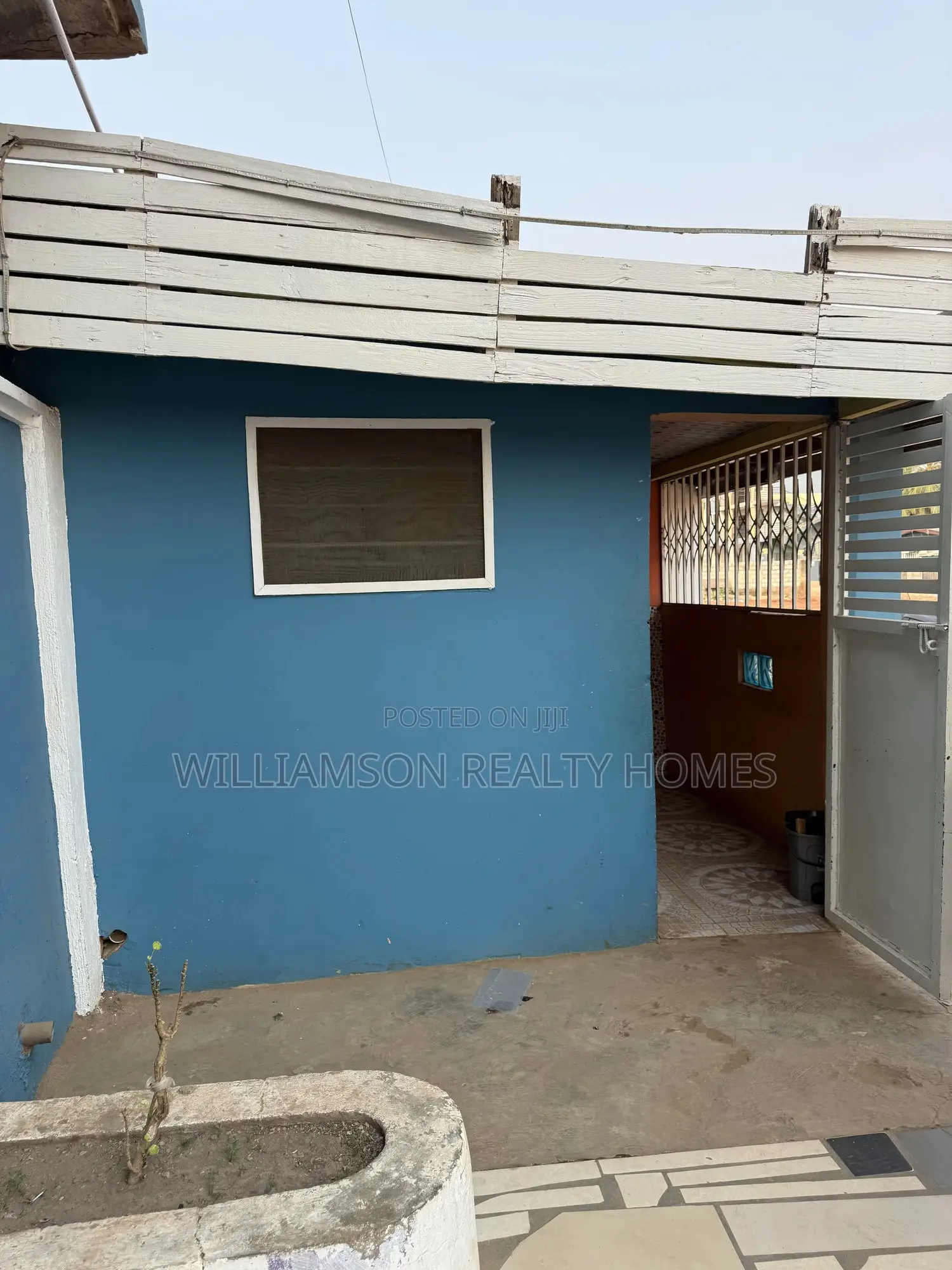 Busy Spacious Shop/Store/Showroom/Warehouse,Spintex