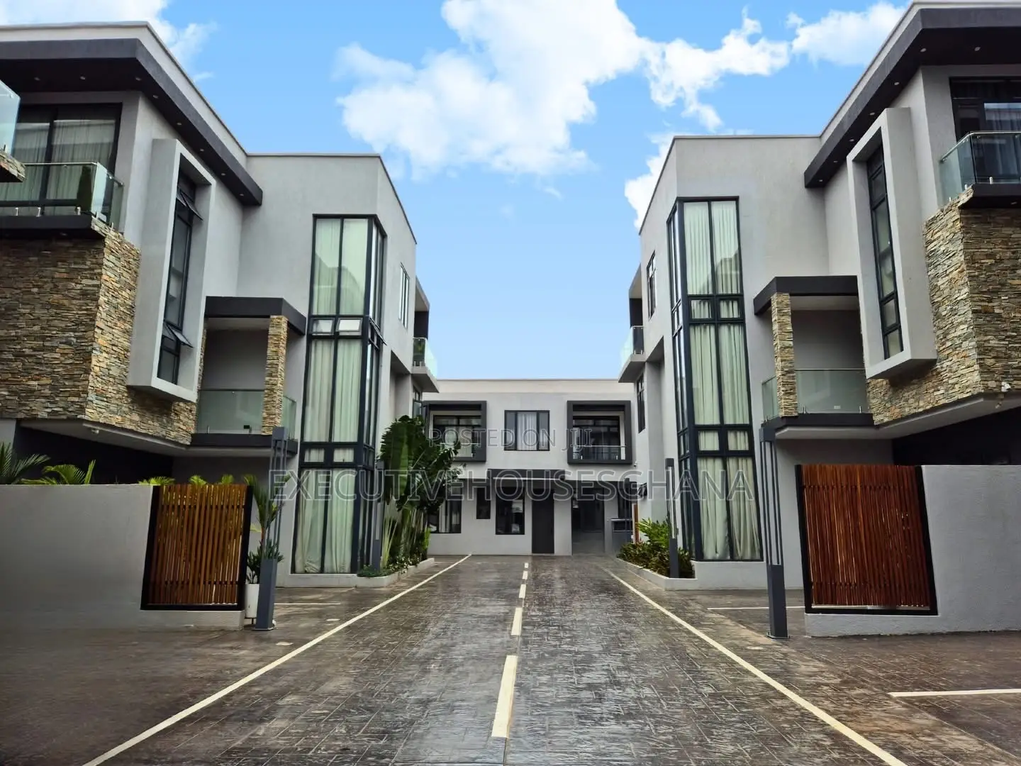 Furnished 4bdrm Townhouse / Terrace for rent