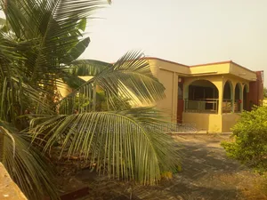 7bdrm House in Buokrom Estate, Kumasi Metropolitan for sale