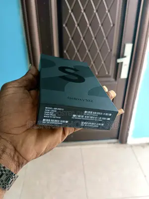 New Samsung Galaxy S22 5G 128 GB Black
