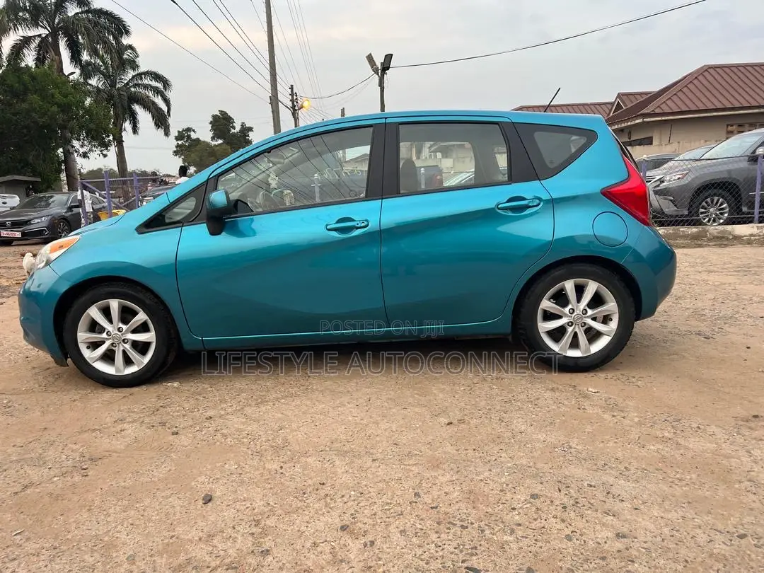 Nissan Versa 2017 Blue