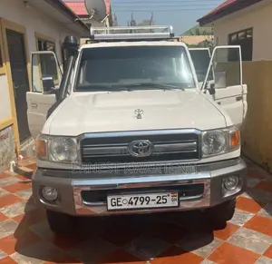 Toyota Land Cruiser 2015 White