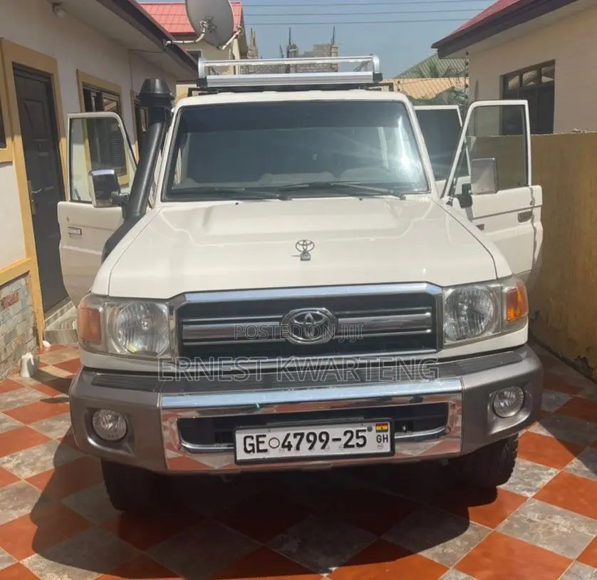 Toyota Land Cruiser 2015 White