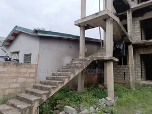 8bdrm Apartment in School Junction, Ashaley Botwe for sale