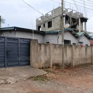 8bdrm Apartment in School Junction, Ashaley Botwe for sale