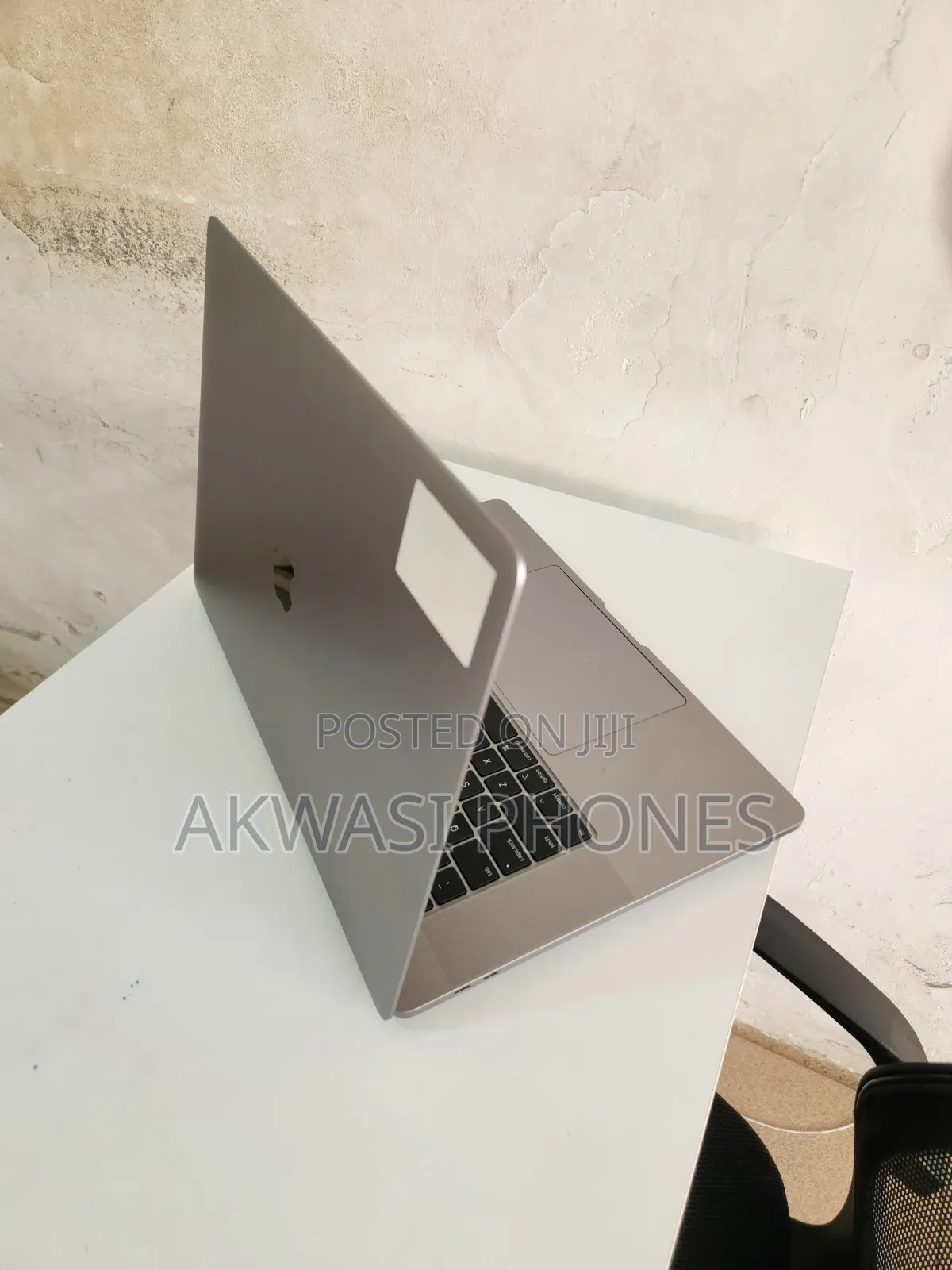 New Laptop Apple MacBook Pro 2019 16GB Intel Core i7 SSD 512GB