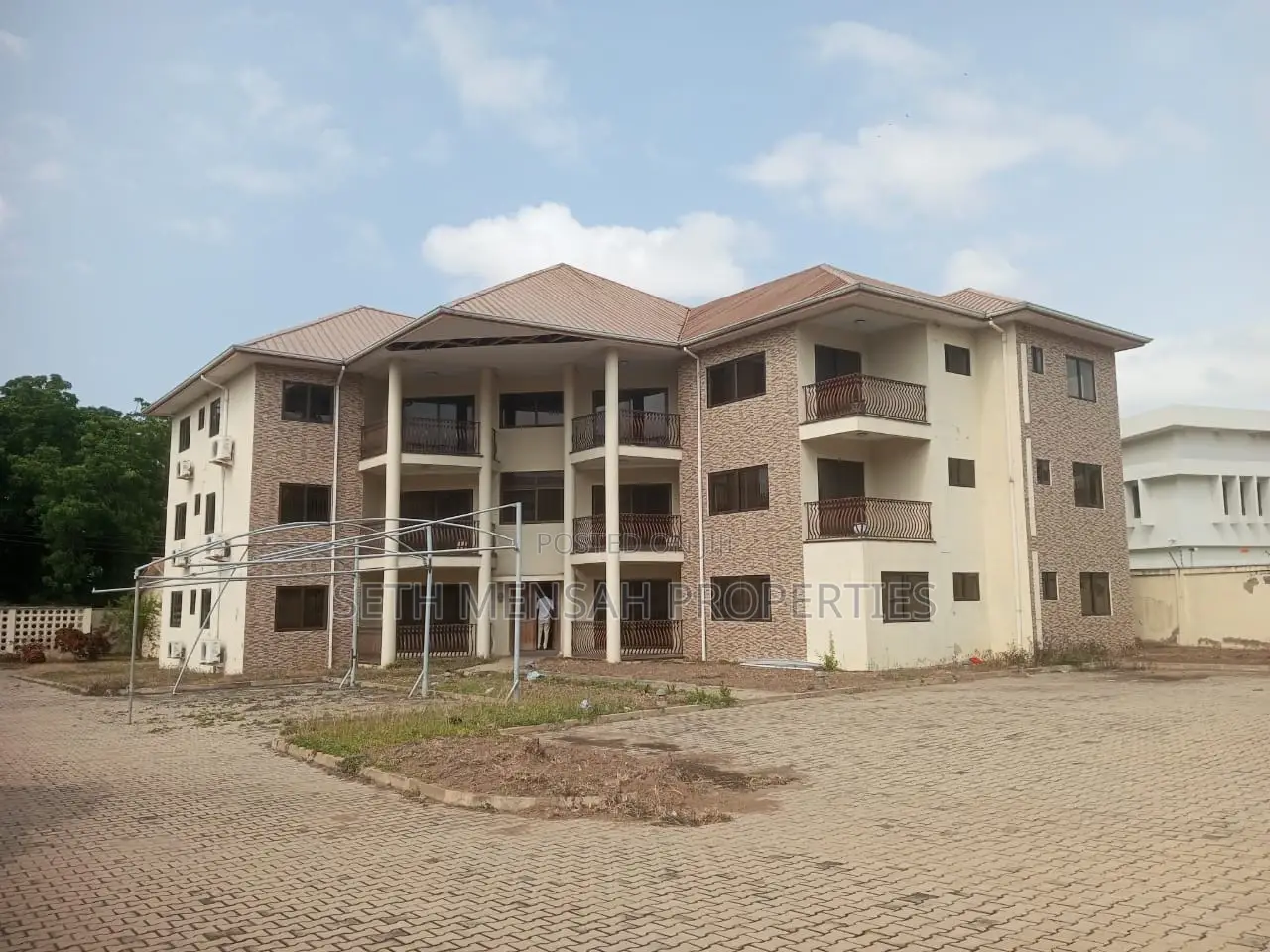 3bdrm Apartment in Seth, Airport Residential Area for sale