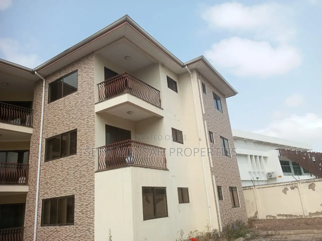 3bdrm Apartment in Seth, Airport Residential Area for sale