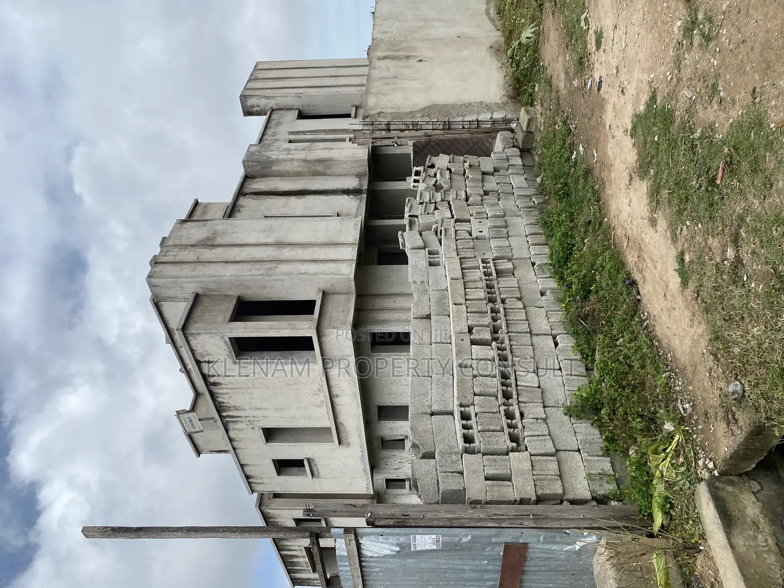 6bdrm House in Nyanyano for sale