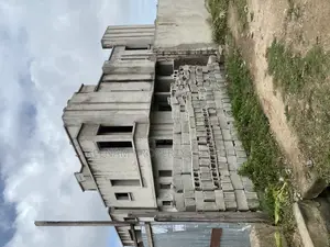 6bdrm House in Nyanyano for sale