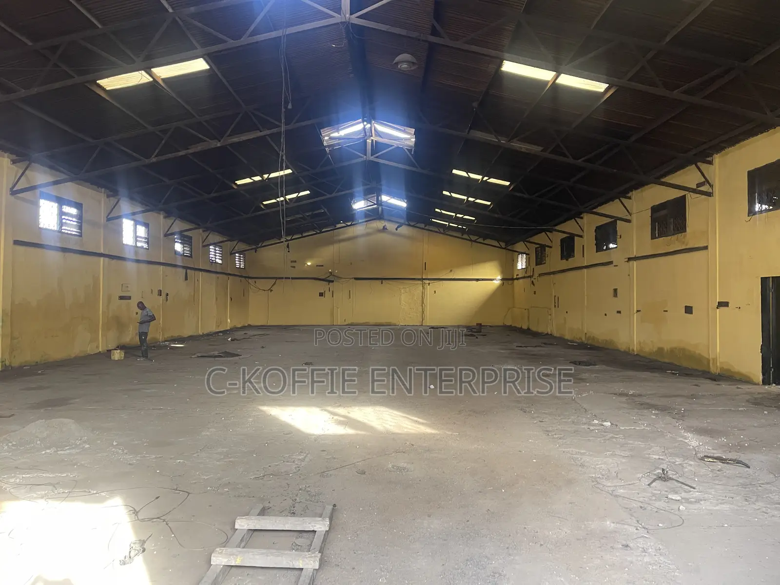 1500 Warehouse at Circle for Rent