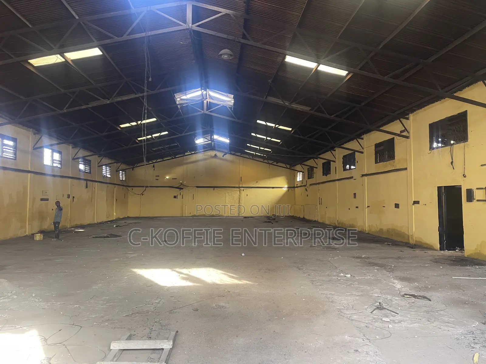 1500 Warehouse at Circle for Rent