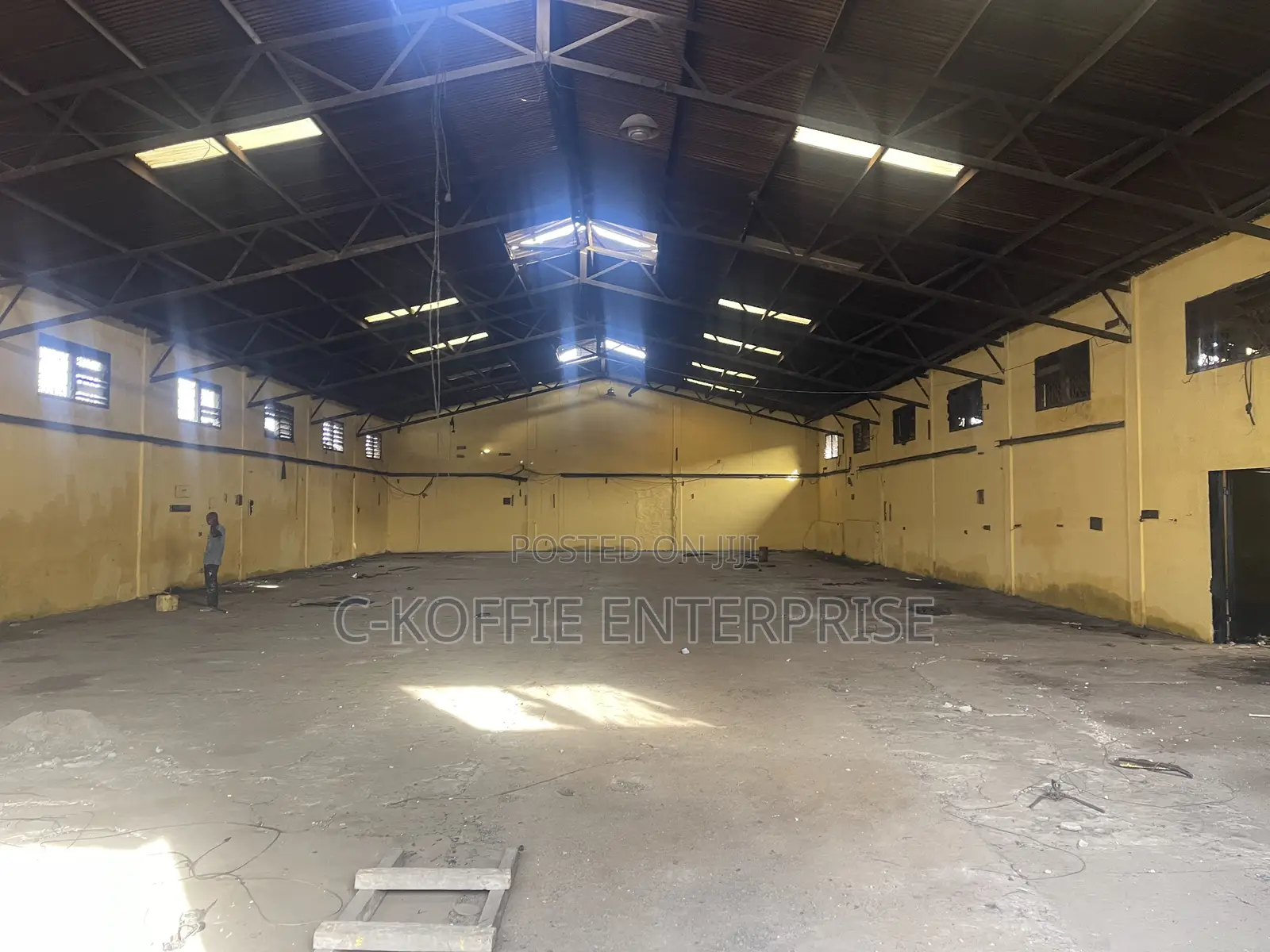 1500 Warehouse at Circle for Rent
