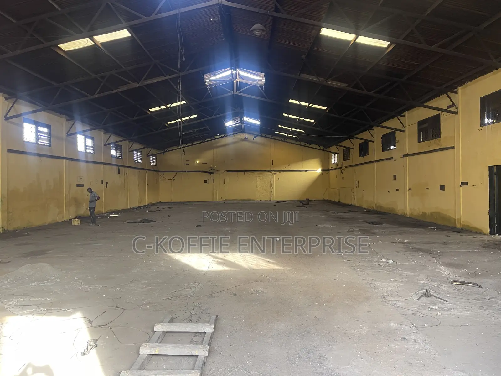 1500 Warehouse at Circle for Rent