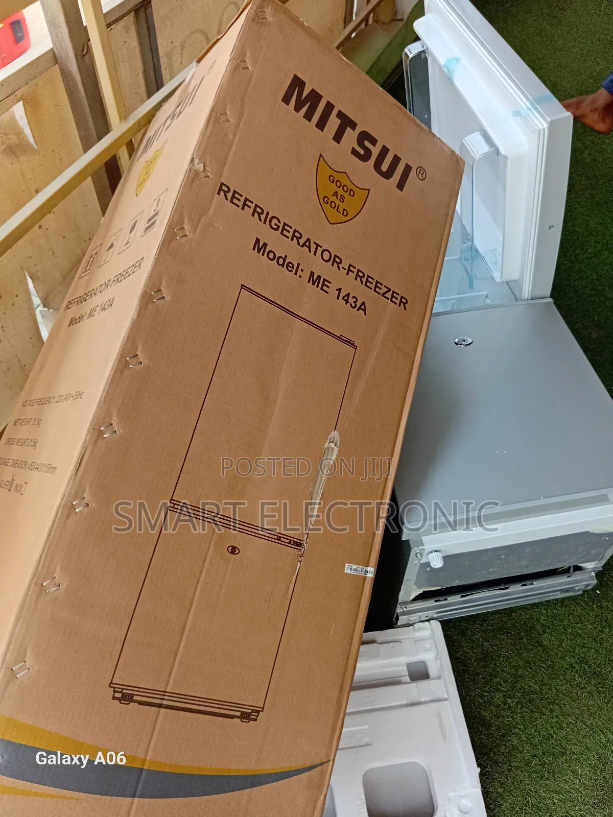Mitsui Me143a Space-Saving Mitsui Refrigerator