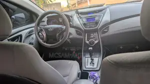 Hyundai Elantra SE Coupe FWD (1.8L 4cyl 6A) 2013 Gray