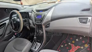 Hyundai Elantra SE Coupe FWD (1.8L 4cyl 6A) 2013 Gray