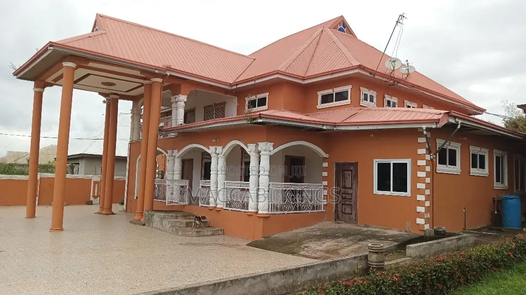 A 7 Bedrooms With an Extra Boys Quarters House