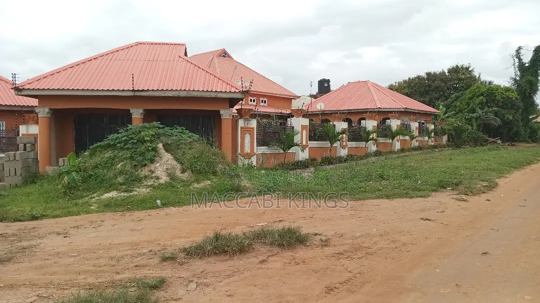 A 7 Bedrooms With an Extra Boys Quarters House
