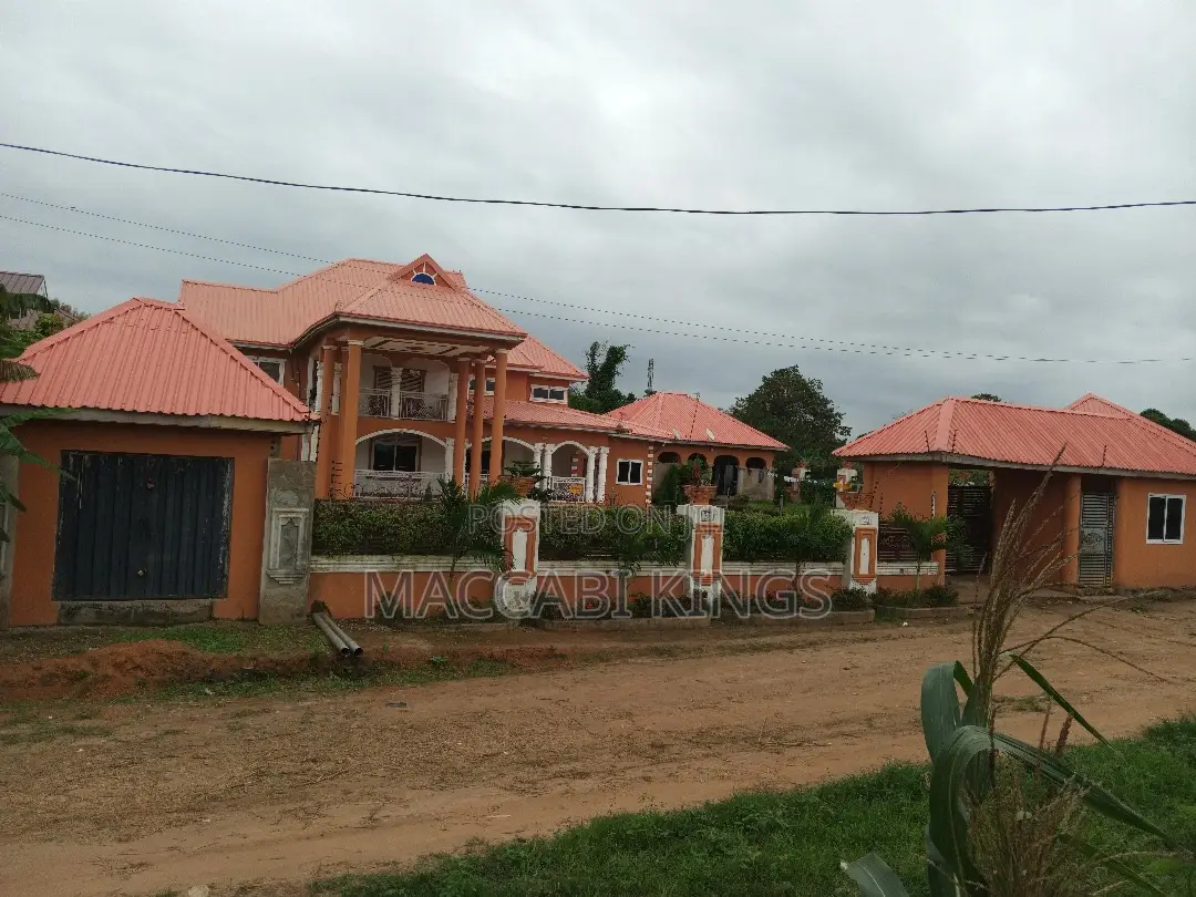 A 7 Bedrooms With an Extra Boys Quarters House