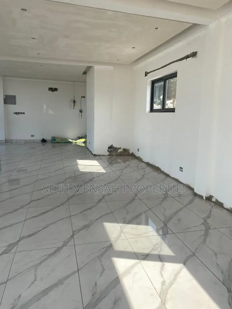 300 Office Space for Rent at Labone