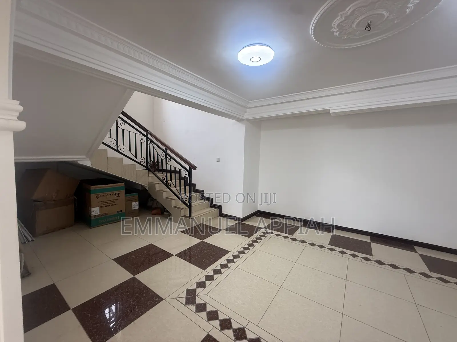 7bdrm House in Tema Comm.12 for rent
